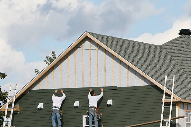 Professional Siding Installation technician working in Williamsburg, IN